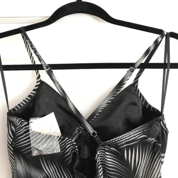 SEXY! Asymmetrical Dress w/ Beading. - Picture 4 of 4